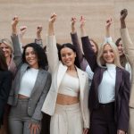 L’importance de la sororité dans le monde des affaires : un levier puissant pour réussir