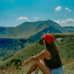 Voyage solo en groupe : la solution idéale pour les timides du départ