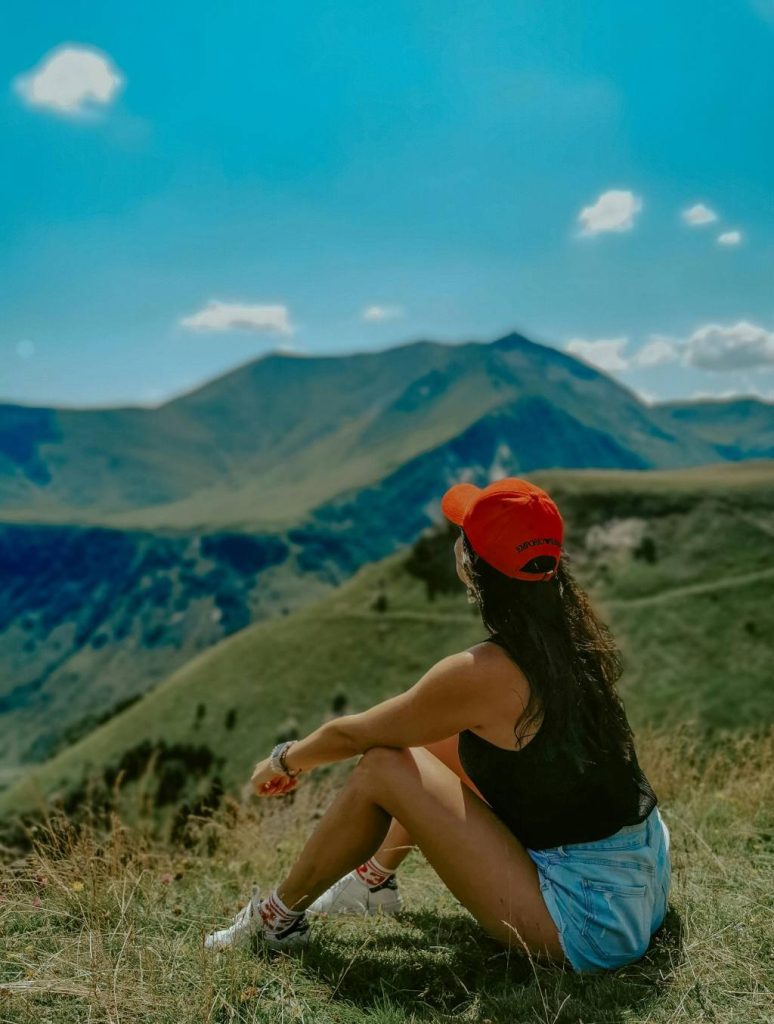 Voyage solo en groupe : la solution idéale pour les timides du départ