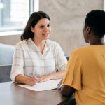 Association des femmes seules : rôle, objectifs et accompagnement